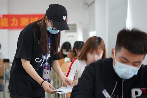 马鞍山工业学校第二十九届田径运动会隆重开幕