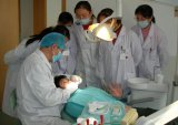 初中毕业怎么考口腔医学专科学校？