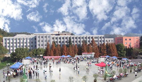 东风汽车公司高级技工学校.jpg