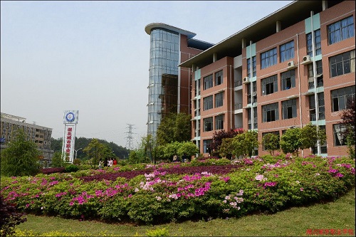 湖北城市职业学校.jpg