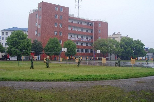 咸安区中等职业技术学校.jpg