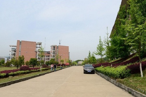 石首市职业高级中学.jpg