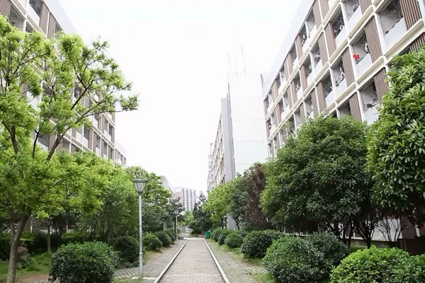 学生宿舍楼.jpg