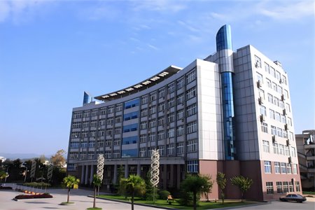 <b>恩施职业技术学院2025年招生章程</b>