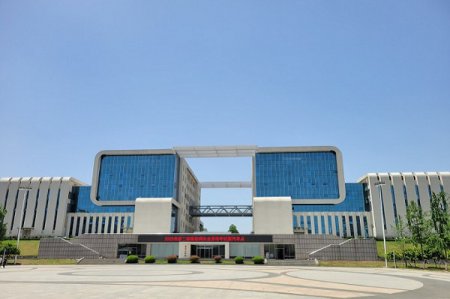 <b>襄阳汽车职业技术学院2025年招生简章</b>